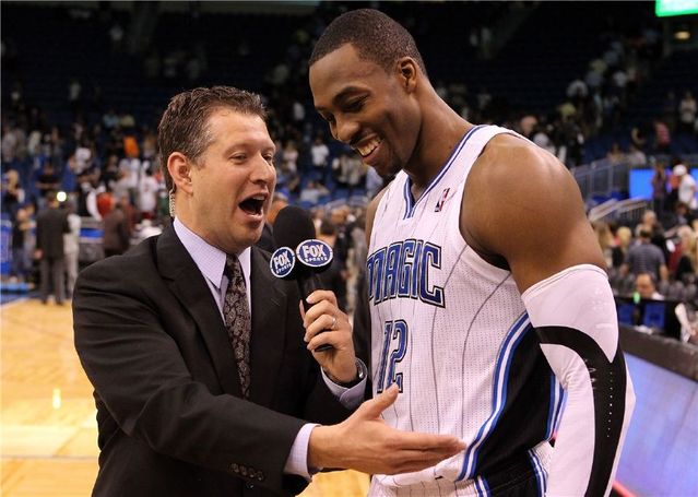 意大利赛车手罗西回忆马拉多纳：我曾单膝跪地亲吻他的左脚（意大利车手罗西忆马拉多纳：曾单膝跪地亲吻其左脚）