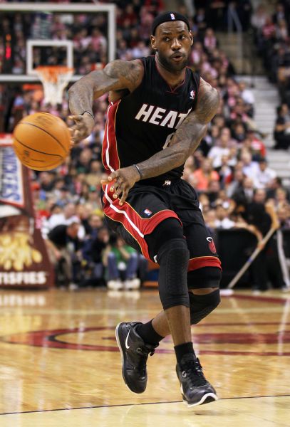 B席达成欧冠百场里程碑，成葡萄牙球员第四人（B席欧冠百场达成，跻身葡萄牙第4人）