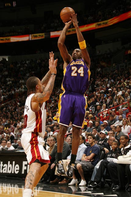 欧冠积分榜：阿森纳继续全胜领跑，拜仁3分之差位列第二（欧冠积分榜：阿森纳保持全胜居首，拜仁落后3分位居次席）